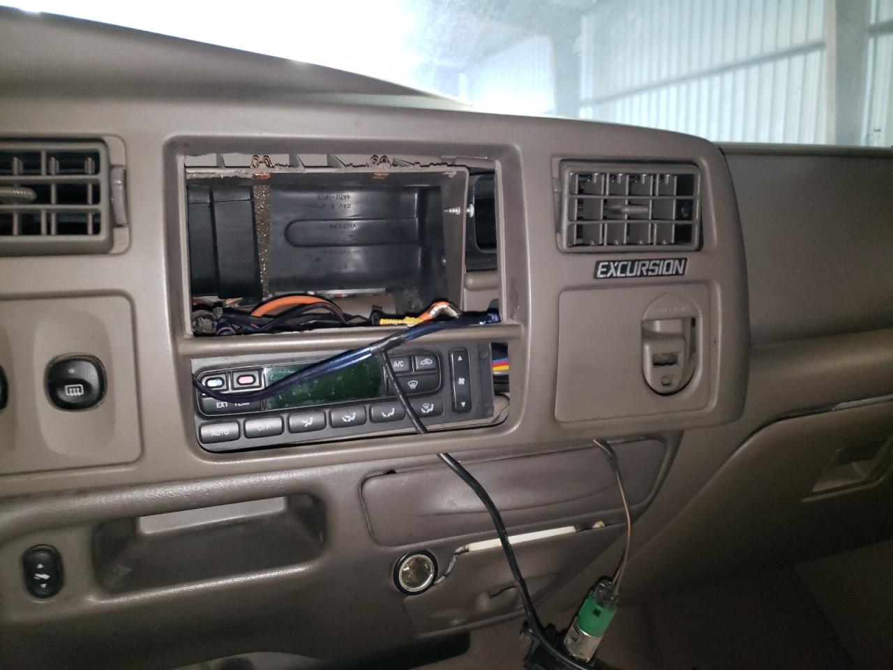 Photo 9 from auction – 2003 FORD EXCURSION with VIN 1FMNU44P53EC70580