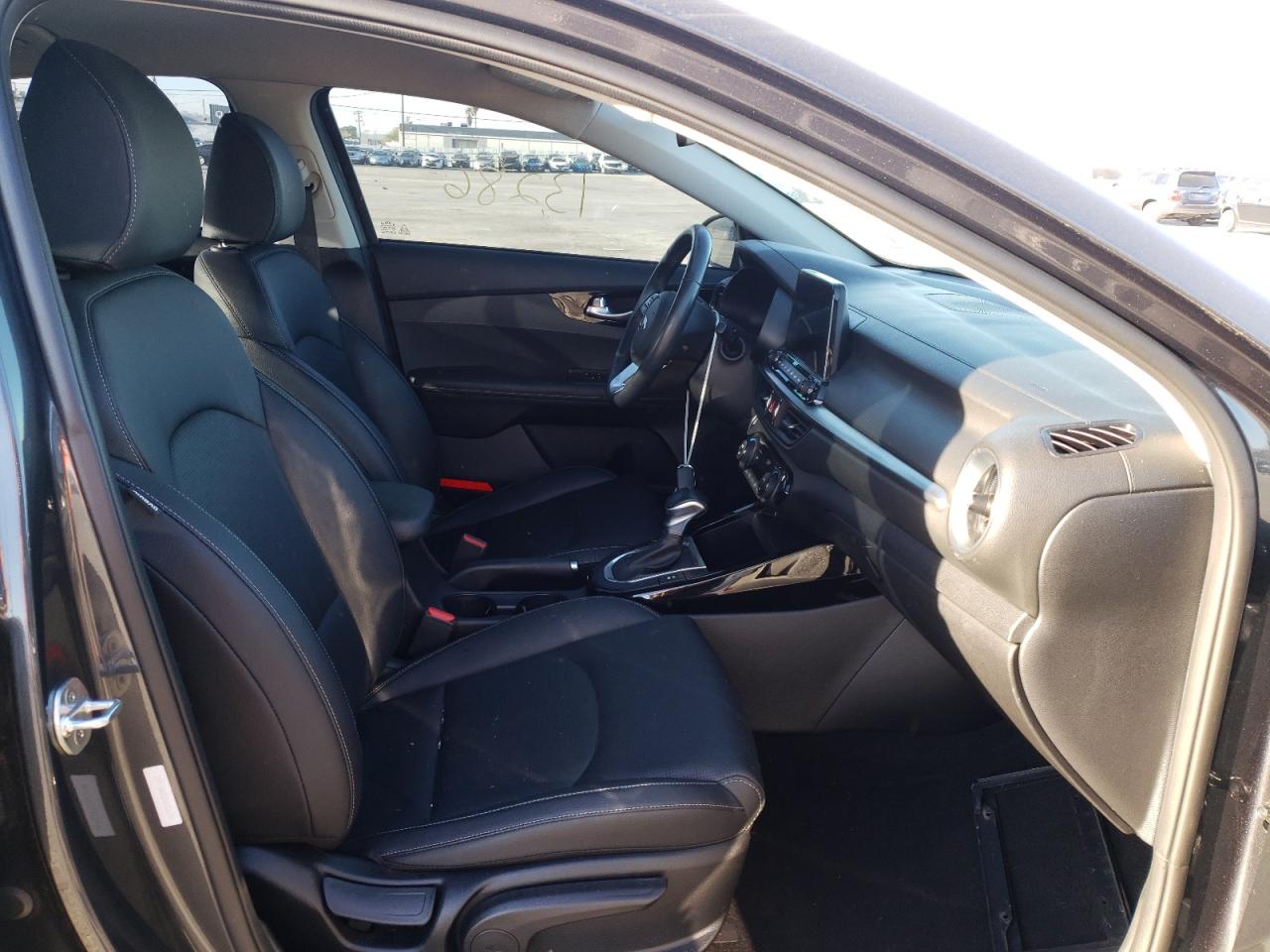 Photo 5 from auction – 2019 KIA FORTE EX with VIN 3KPF54AD2KE036190