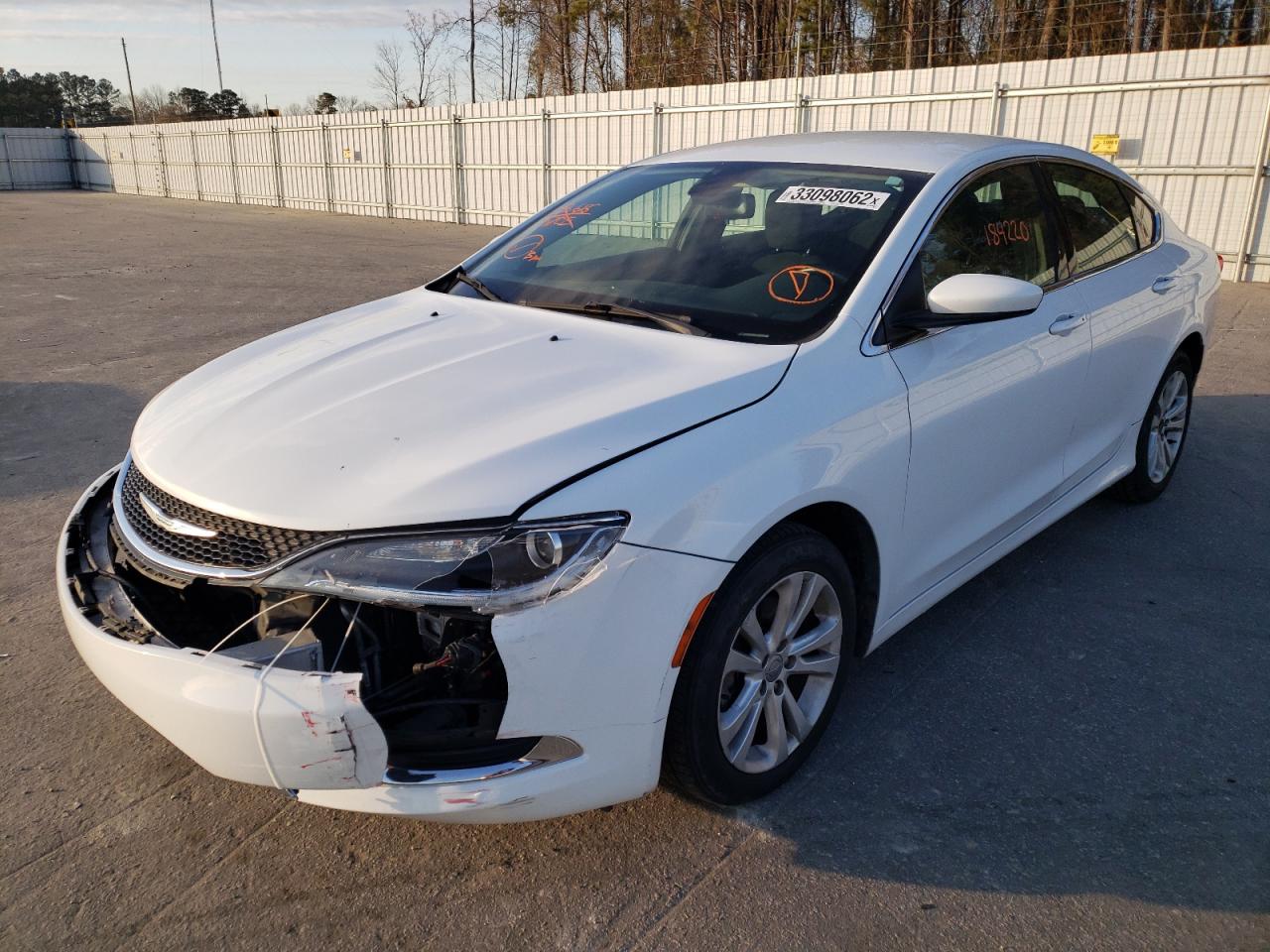 Photo 2 from auction – 2015 CHRYSLER 200 LIMITE with VIN 1C3CCCAB8FN725691