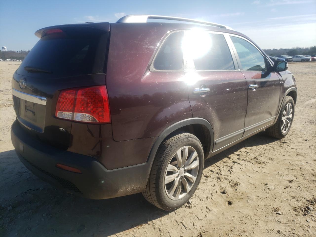 Photo 4 from auction – 2011 KIA SORENTO EX with VIN 5XYKU4A10BG032343