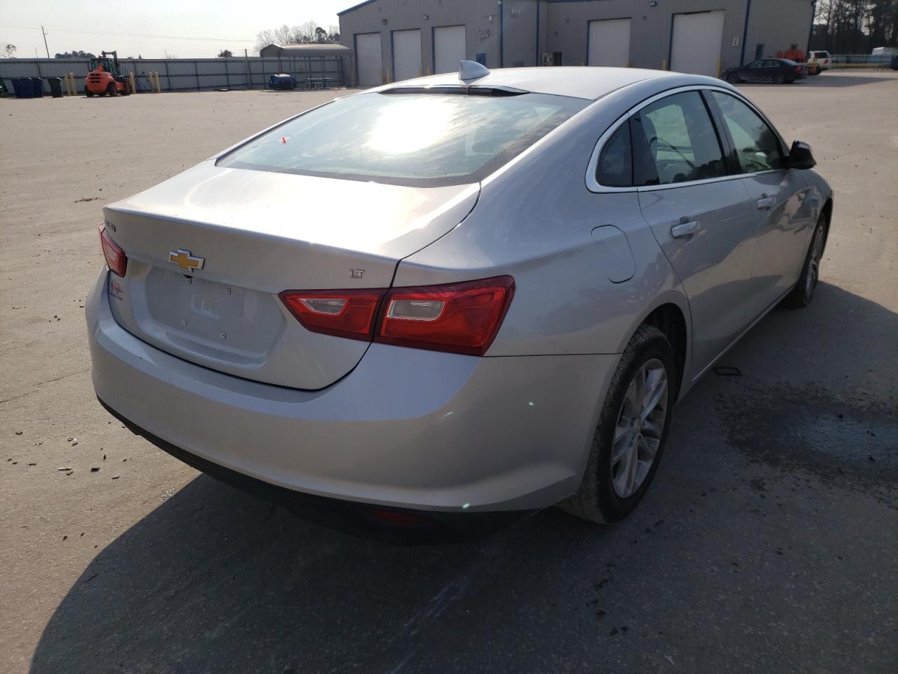 Photo 4 from auction – 2018 CHEVROLET MALIBU LT with VIN 1G1ZD5ST2JF231845