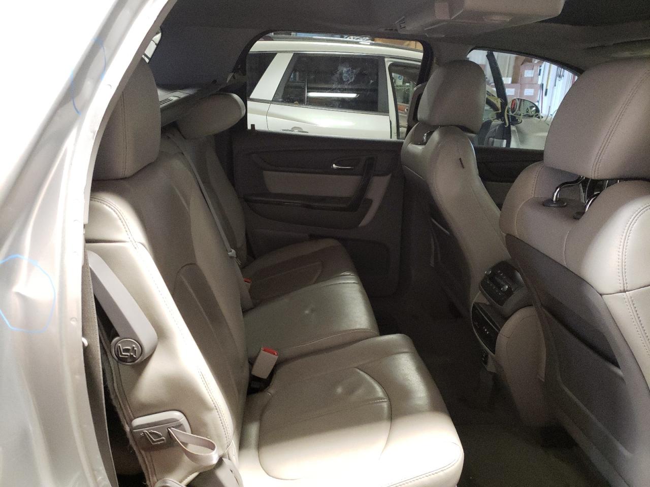 Photo 6 from auction – 2015 GMC ACADIA SLT with VIN 1GKKVRKD7FJ258103