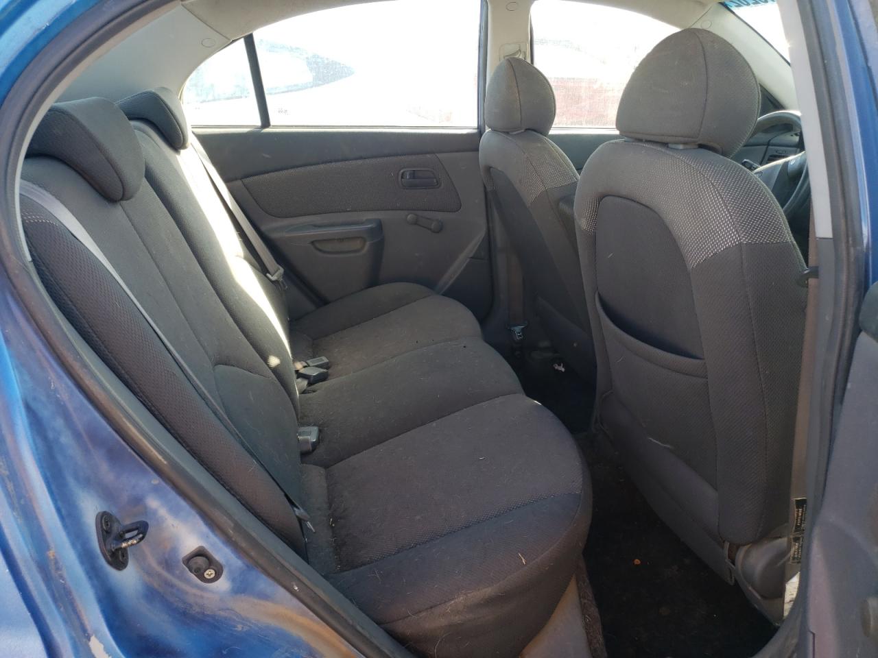 Photo 6 from auction – 2006 KIA RIO with VIN KNADE123766177177