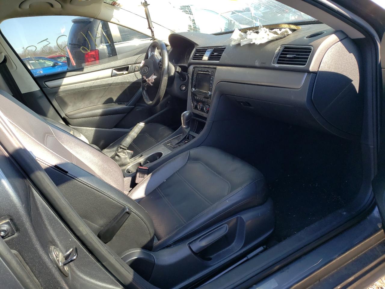 Photo 5 from auction – 2014 VOLKSWAGEN PASSAT SE with VIN 1VWBP7A35EC006885