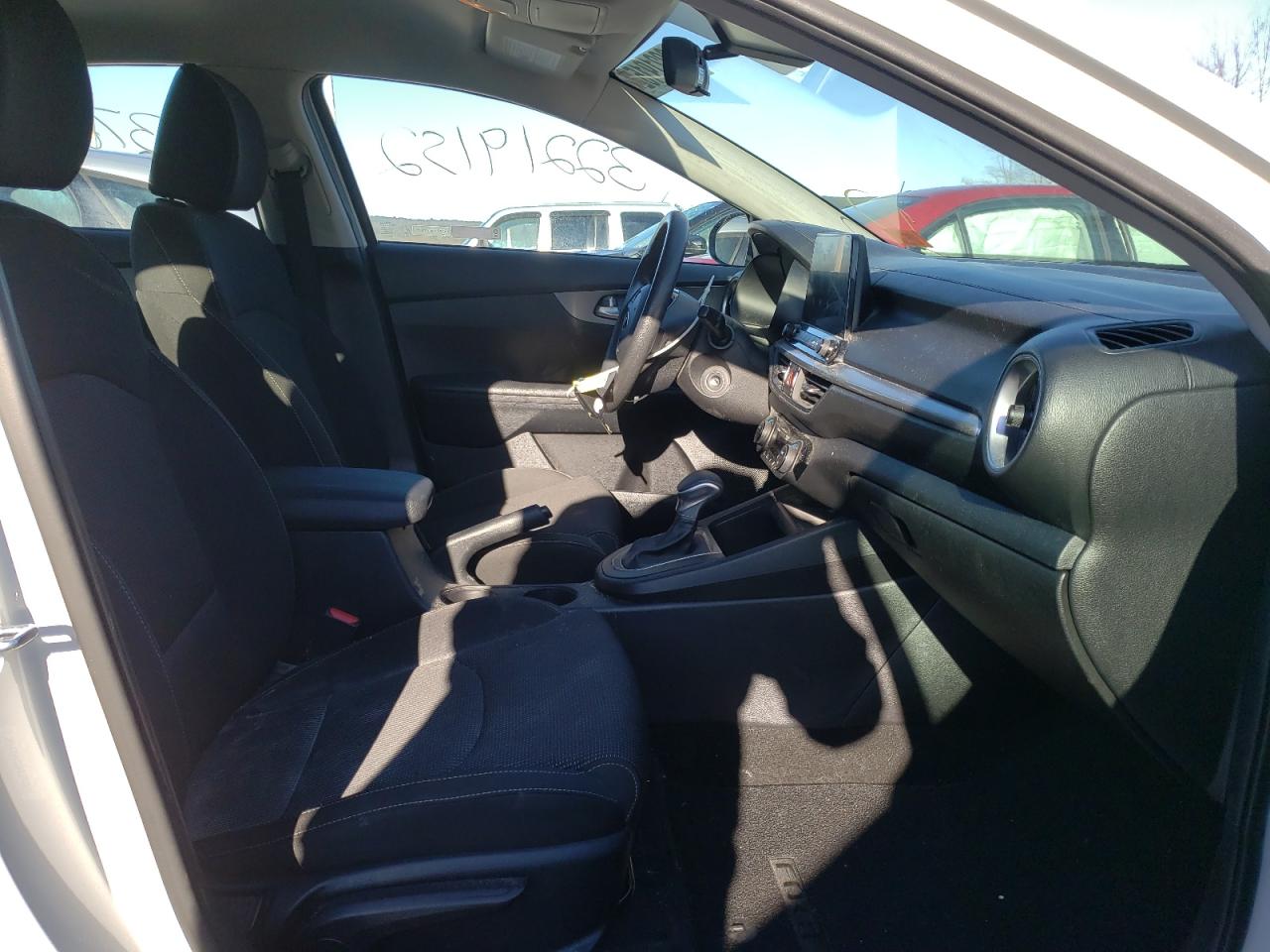 Photo 5 from auction – 2019 KIA FORTE FE with VIN 3KPF24AD5KE063201
