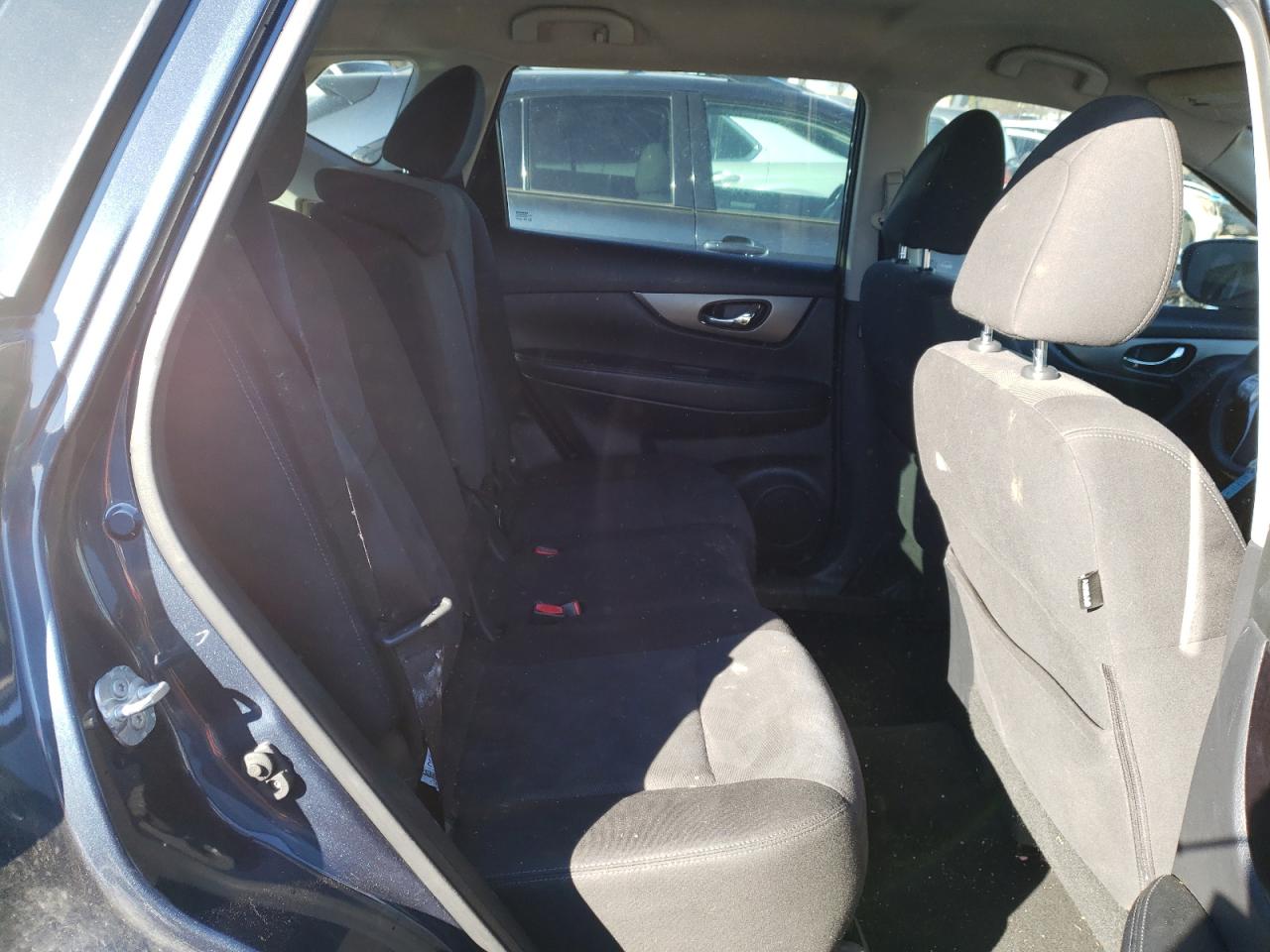 Photo 6 from auction – 2016 NISSAN ROGUE S with VIN KNMAT2MT9GP633707