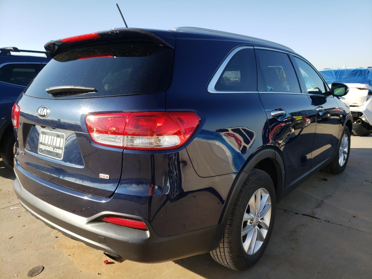 Photo 4 from auction – 2016 KIA SORENTO LX with VIN 5XYPG4A32GG118565