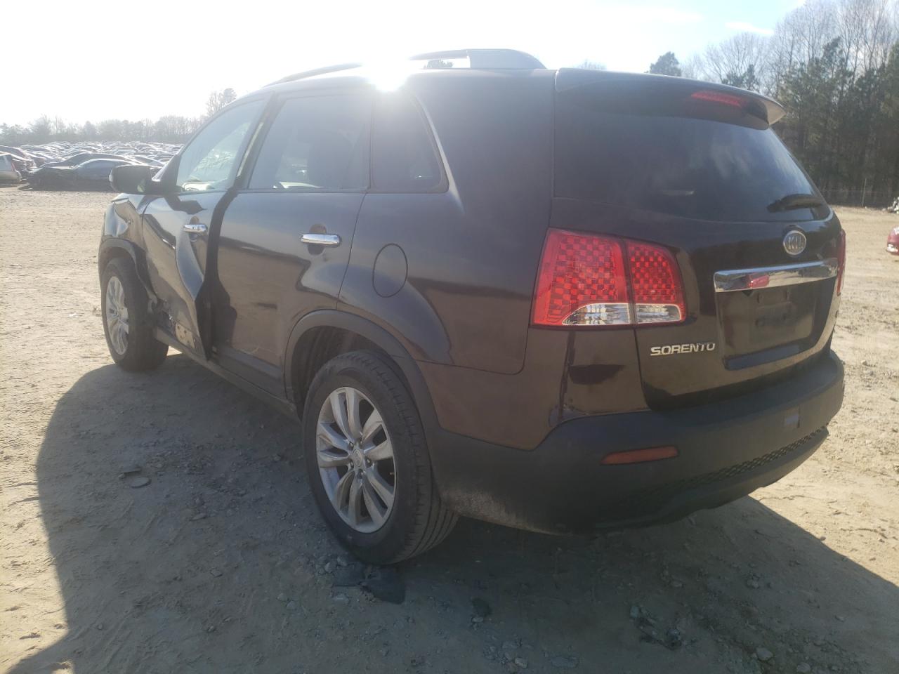 Photo 3 from auction – 2011 KIA SORENTO EX with VIN 5XYKU4A10BG032343