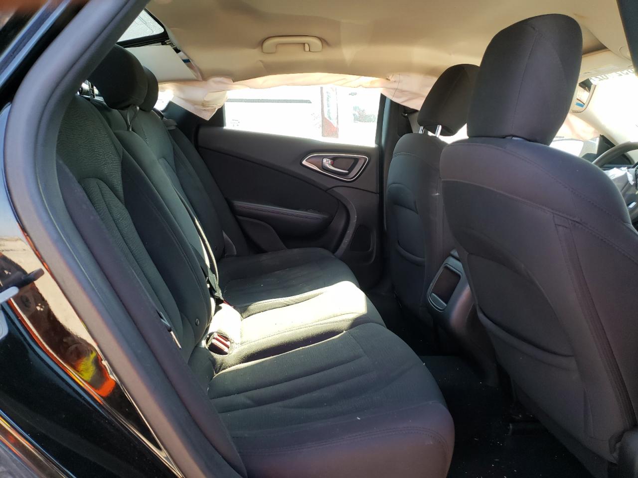 Photo 6 from auction – 2015 CHRYSLER 200 LIMITE with VIN 1C3CCCAB4FN710900