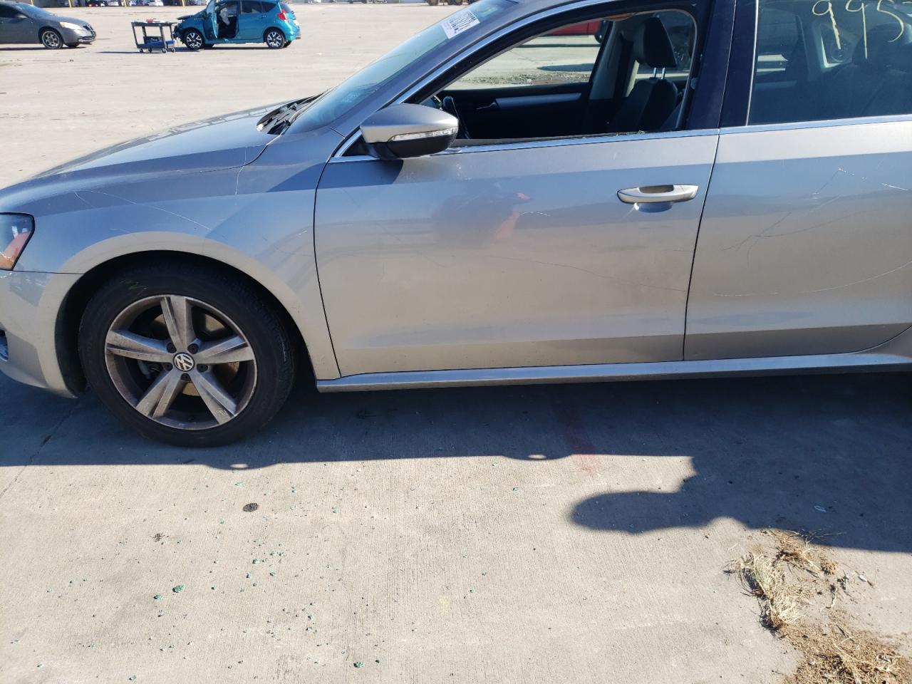 Photo 9 from auction – 2012 VOLKSWAGEN PASSAT SE with VIN 1VWBP7A38CC044916