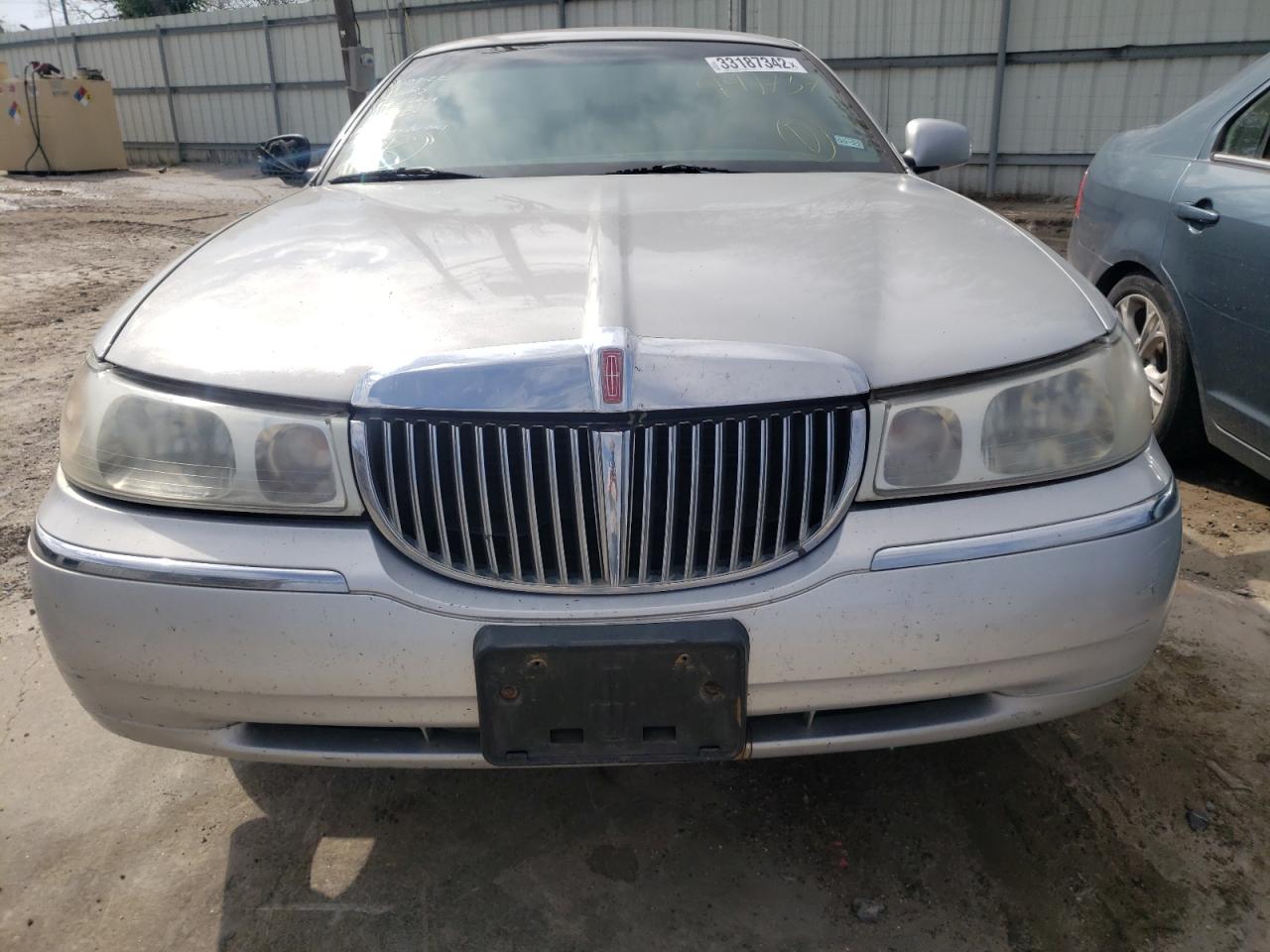 Photo 9 from auction – 2000 LINCOLN TOWN CAR E with VIN 1LNHM81W2YY940737