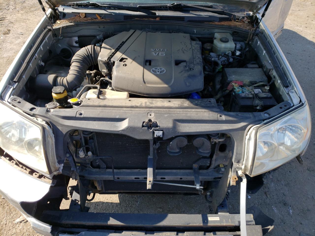 Photo 7 from auction – 2004 TOYOTA 4RUNNER SR with VIN JTEZU14R340022411