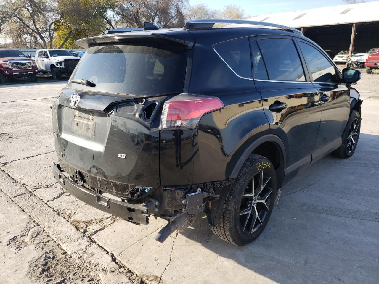 Photo 4 from auction – 2018 TOYOTA RAV4 SE with VIN 2T3NFREV0JW457756