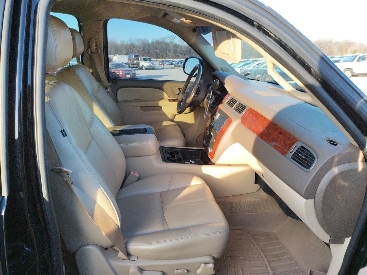 Photo 5 from auction – 2010 CHEVROLET AVALANCHE with VIN 3GNVKFE04AG273510