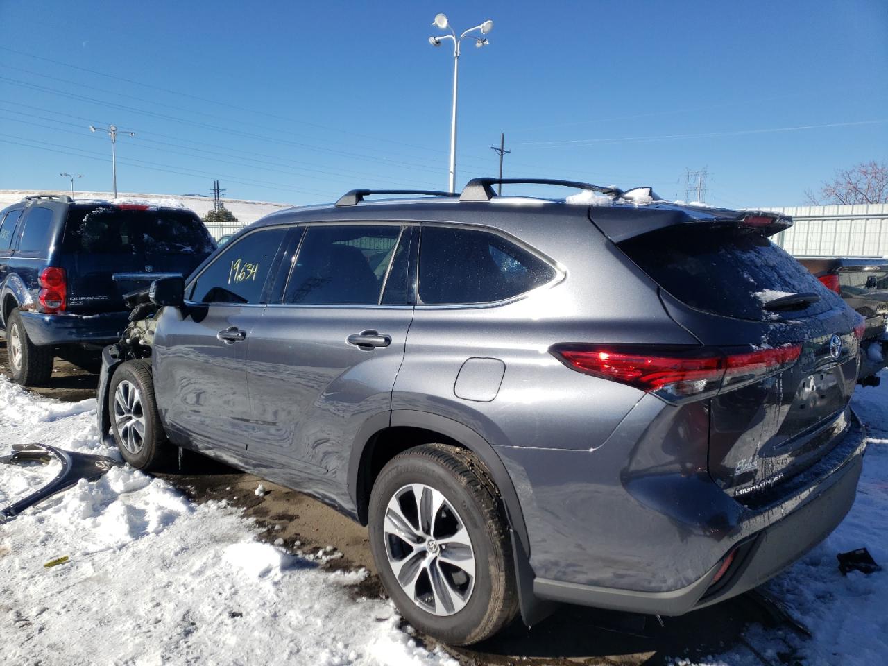 Photo 3 from auction – 2020 TOYOTA HIGHLANDER with VIN 5TDGZRBHXLS030670