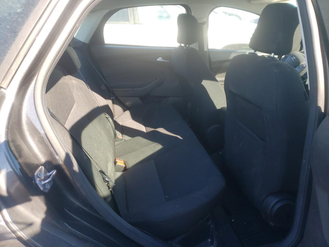 Photo 6 from auction – 2018 FORD FOCUS SE with VIN 1FADP3F27JL243530