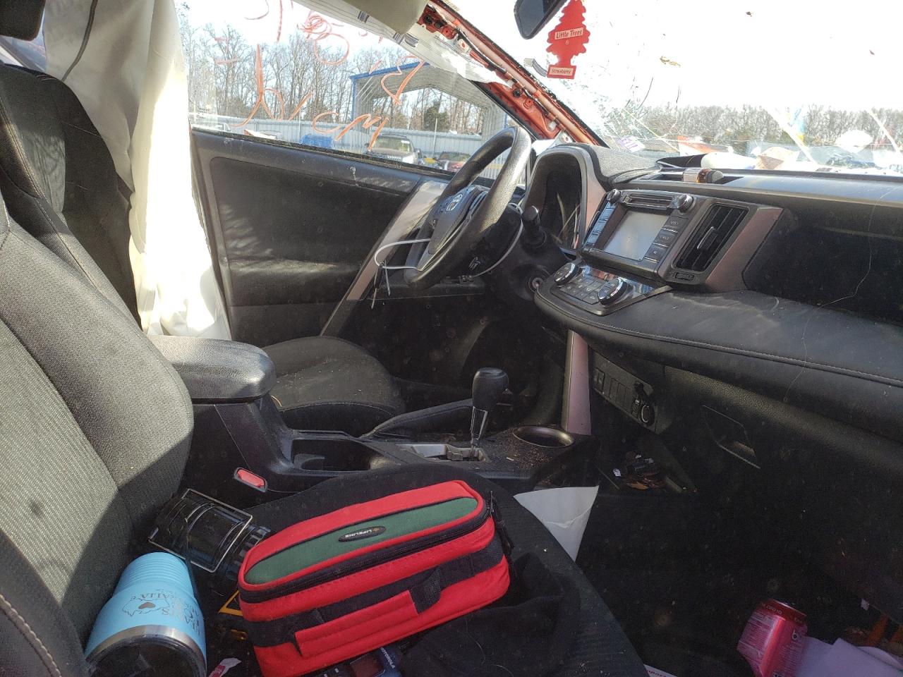 Photo 5 from auction – 2015 TOYOTA RAV4 XLE with VIN 2T3RFREV0FW281297