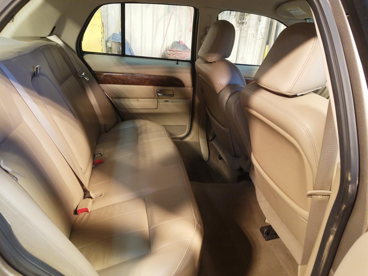 Photo 6 from auction – 2005 MERCURY GRAND MARQ with VIN 2MEFM75W85X633423