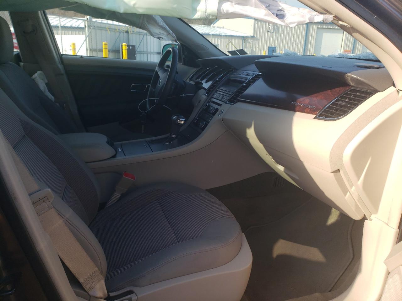 Photo 5 from auction – 2011 FORD TAURUS SEL with VIN 1FAHP2EW5BG190787
