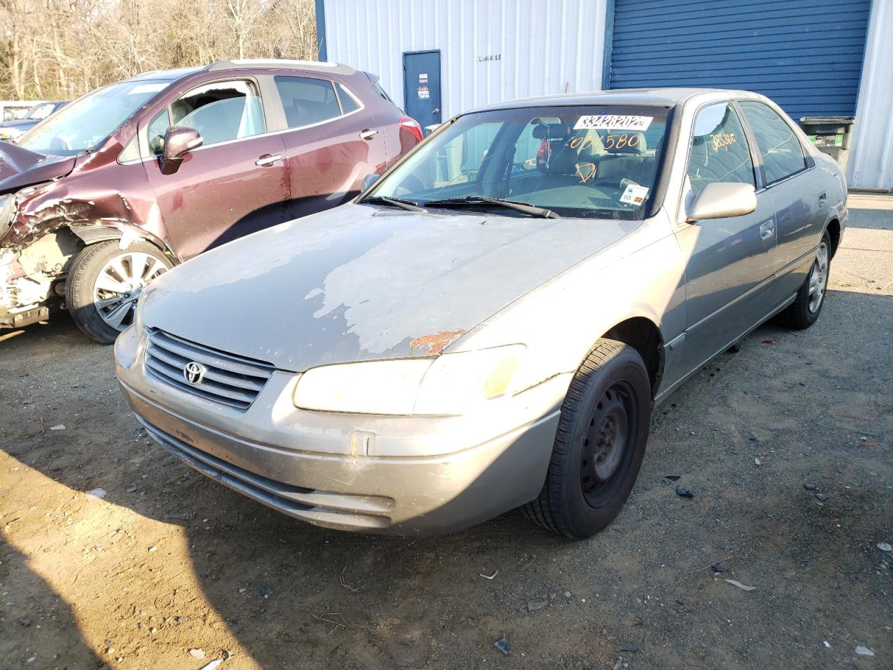 Photo 2 from auction – 2001 TOYOTA CAMRY CE with VIN 4T1BG22K41U031580