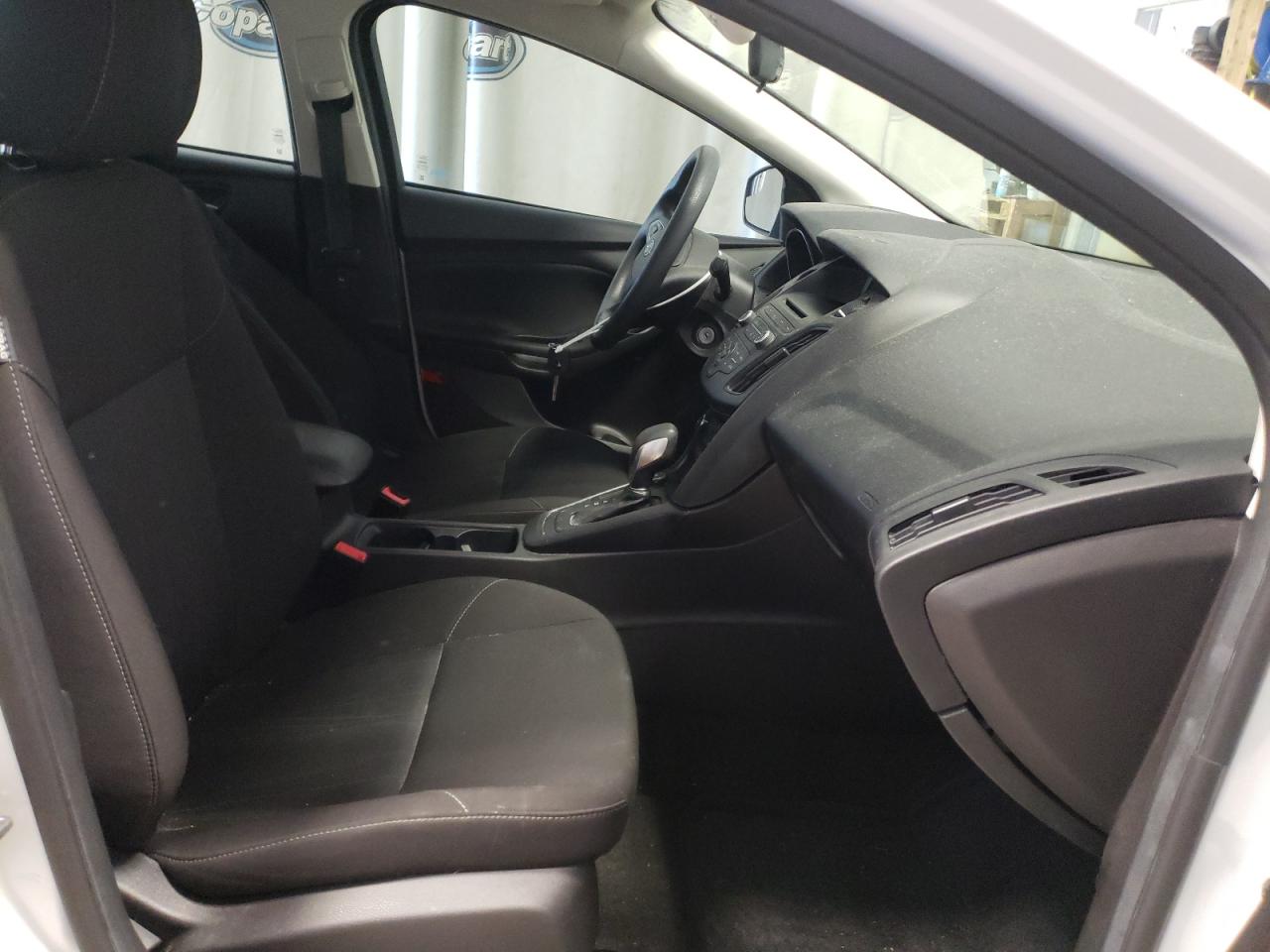 Photo 5 from auction – 2017 FORD FOCUS SE with VIN 1FADP3F21HL313288