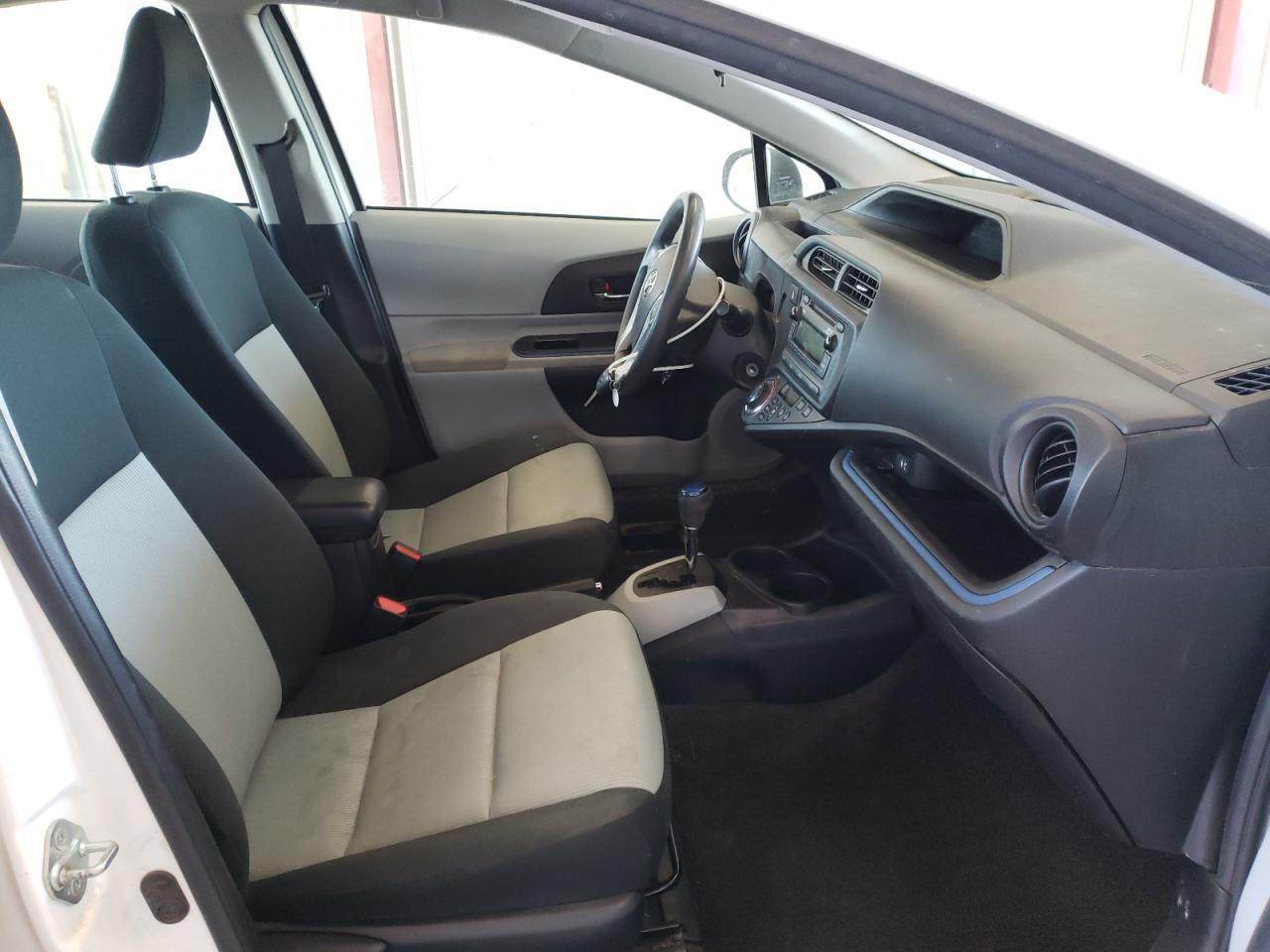 Photo 5 from auction – 2013 TOYOTA PRIUS C with VIN JTDKDTB3XD1541773
