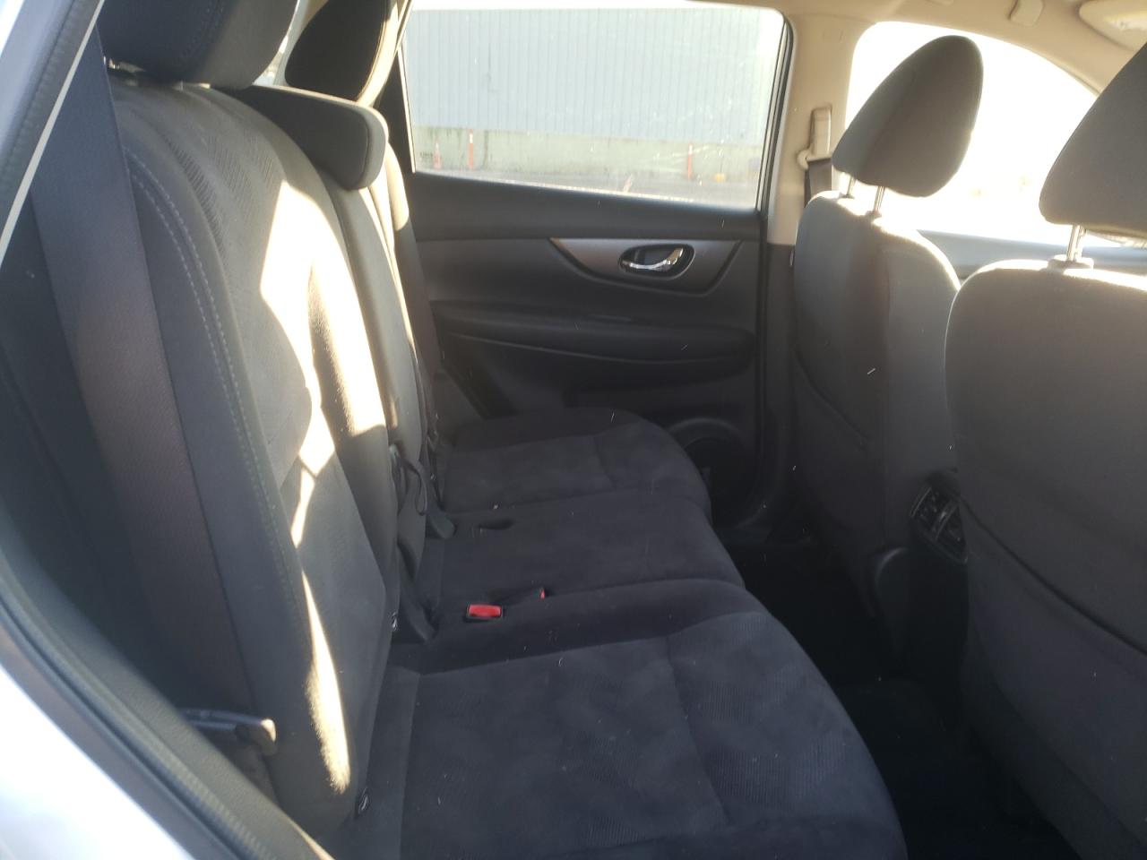Photo 6 from auction – 2016 NISSAN ROGUE S with VIN KNMAT2MT6GP715569