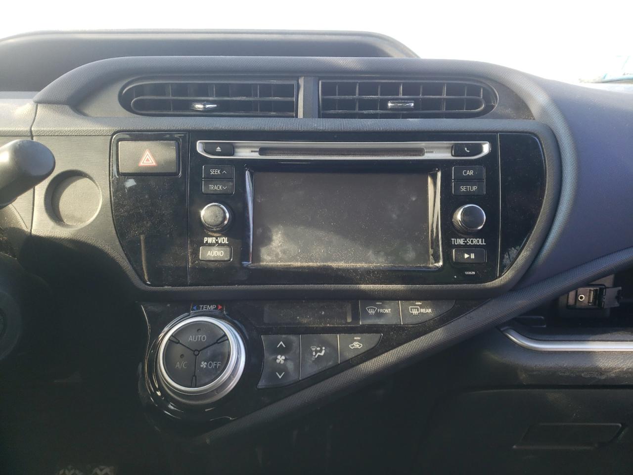 Photo 9 from auction – 2017 TOYOTA PRIUS C with VIN JTDKDTB34H1598895