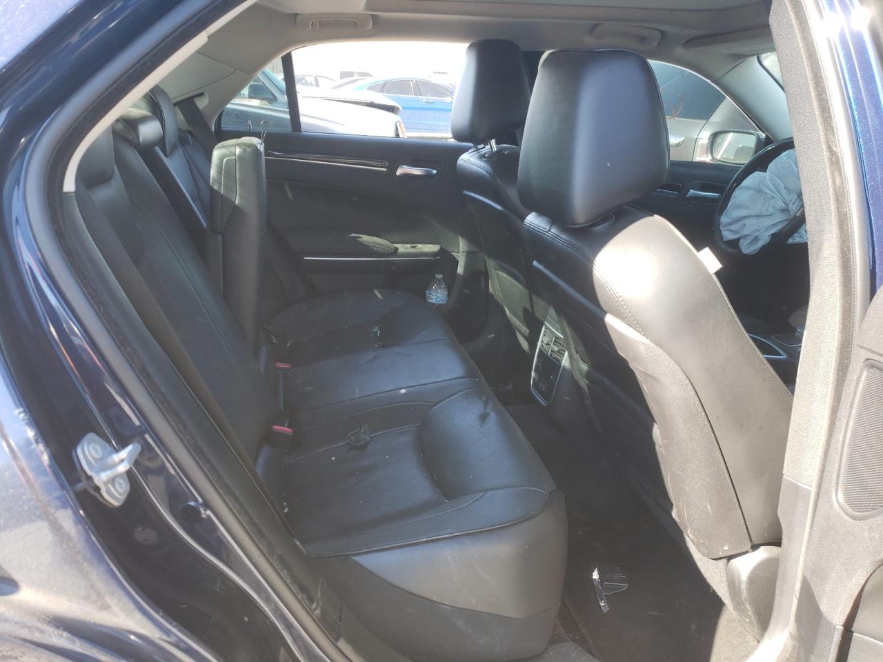 Photo 6 from auction – 2017 CHRYSLER 300C with VIN 2C3CCAKG0HH580267