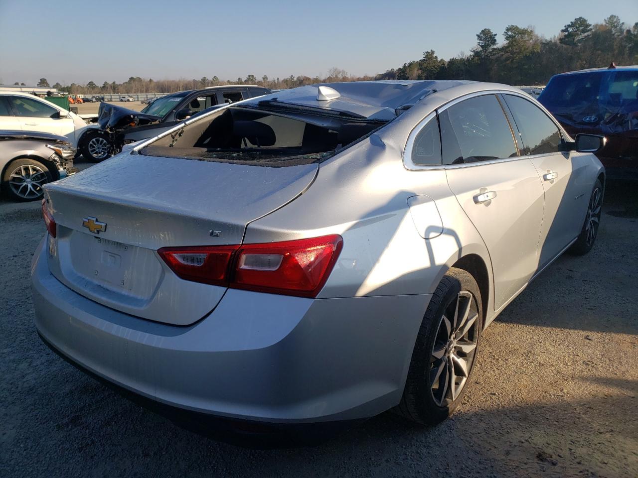 Photo 4 from auction – 2017 CHEVROLET MALIBU LT with VIN 1G1ZE5ST0HF286558