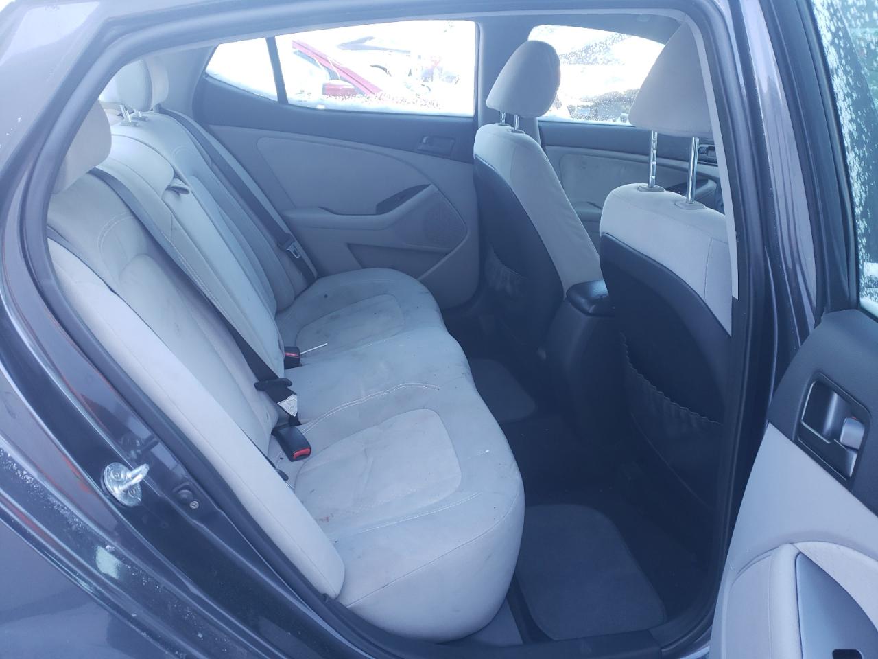 Photo 17 from auction – 2011 KIA OPTIMA LX with VIN KNAGM4A72B5108452