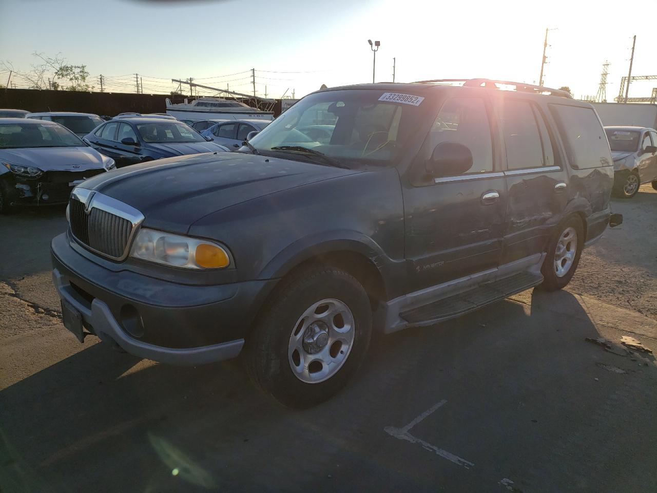 Photo 2 from auction – 2001 LINCOLN NAVIGATOR with VIN 5LMFU28R11LJ11288