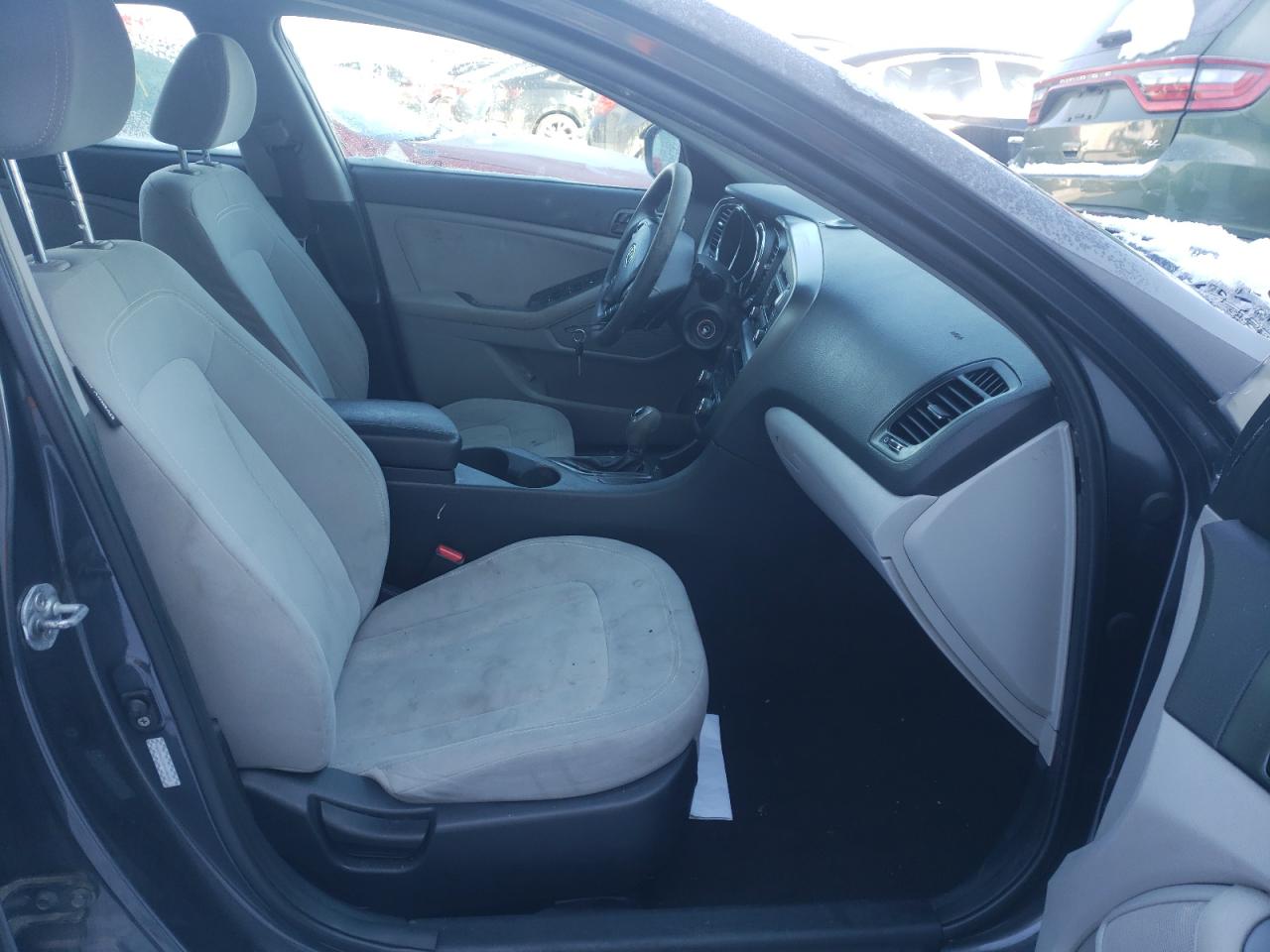 Photo 18 from auction – 2011 KIA OPTIMA LX with VIN KNAGM4A72B5108452