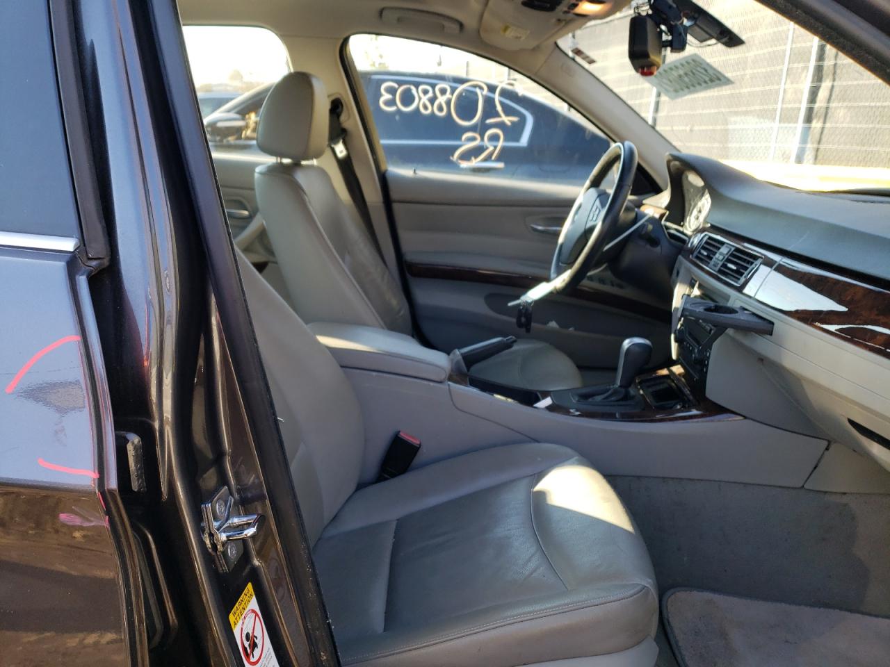 Photo 5 from auction – 2006 BMW 330 I with VIN WBAVB33506KR79828