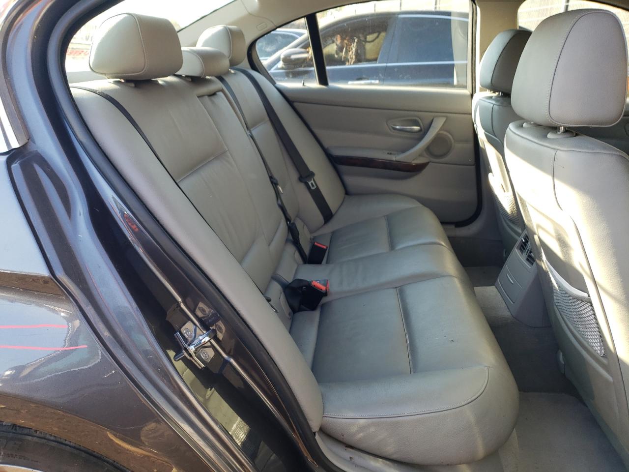 Photo 6 from auction – 2006 BMW 330 I with VIN WBAVB33506KR79828