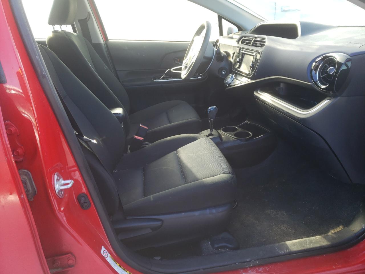 Photo 5 from auction – 2017 TOYOTA PRIUS C with VIN JTDKDTB34H1598895