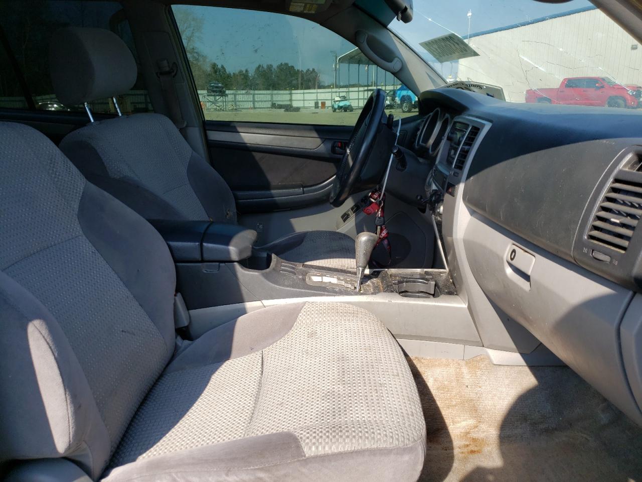 Photo 5 from auction – 2004 TOYOTA 4RUNNER SR with VIN JTEZU14R340022411