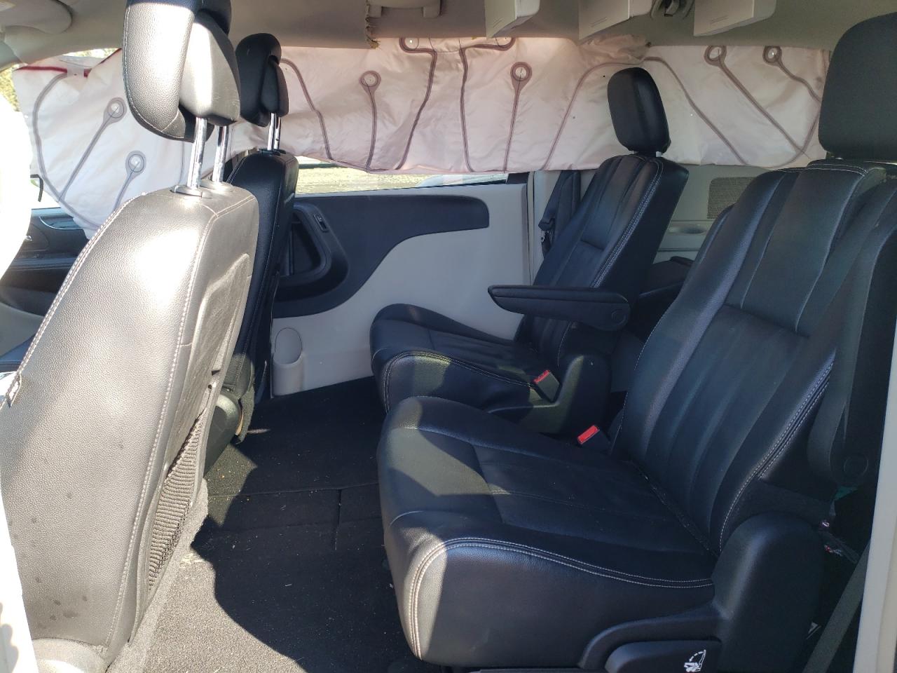 Photo 5 from auction – 2014 CHRYSLER TOWN & COU with VIN 2C4RC1BG4ER165741