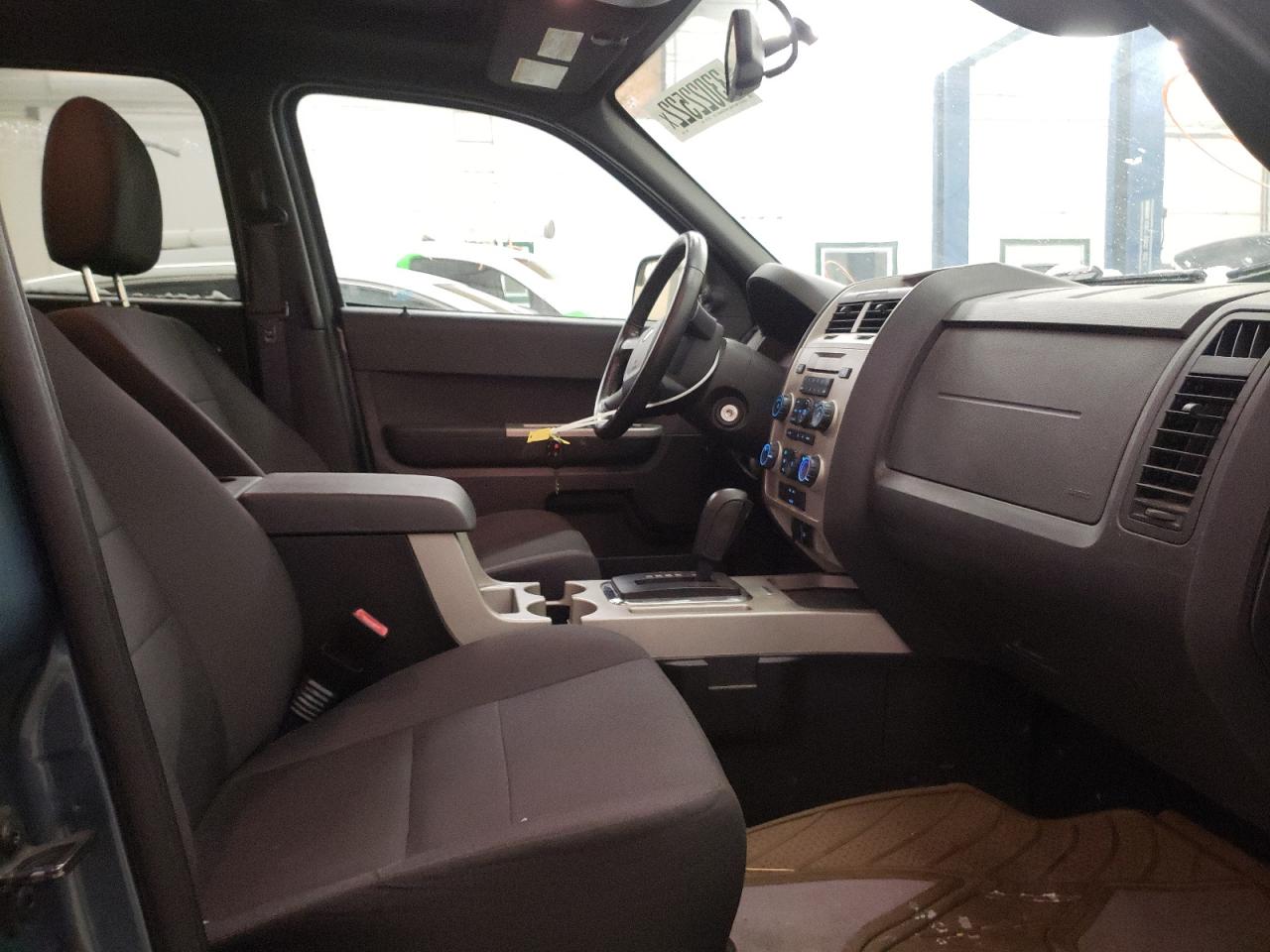 Photo 5 from auction – 2011 FORD ESCAPE XLT with VIN 1FMCU0D75BKC51740