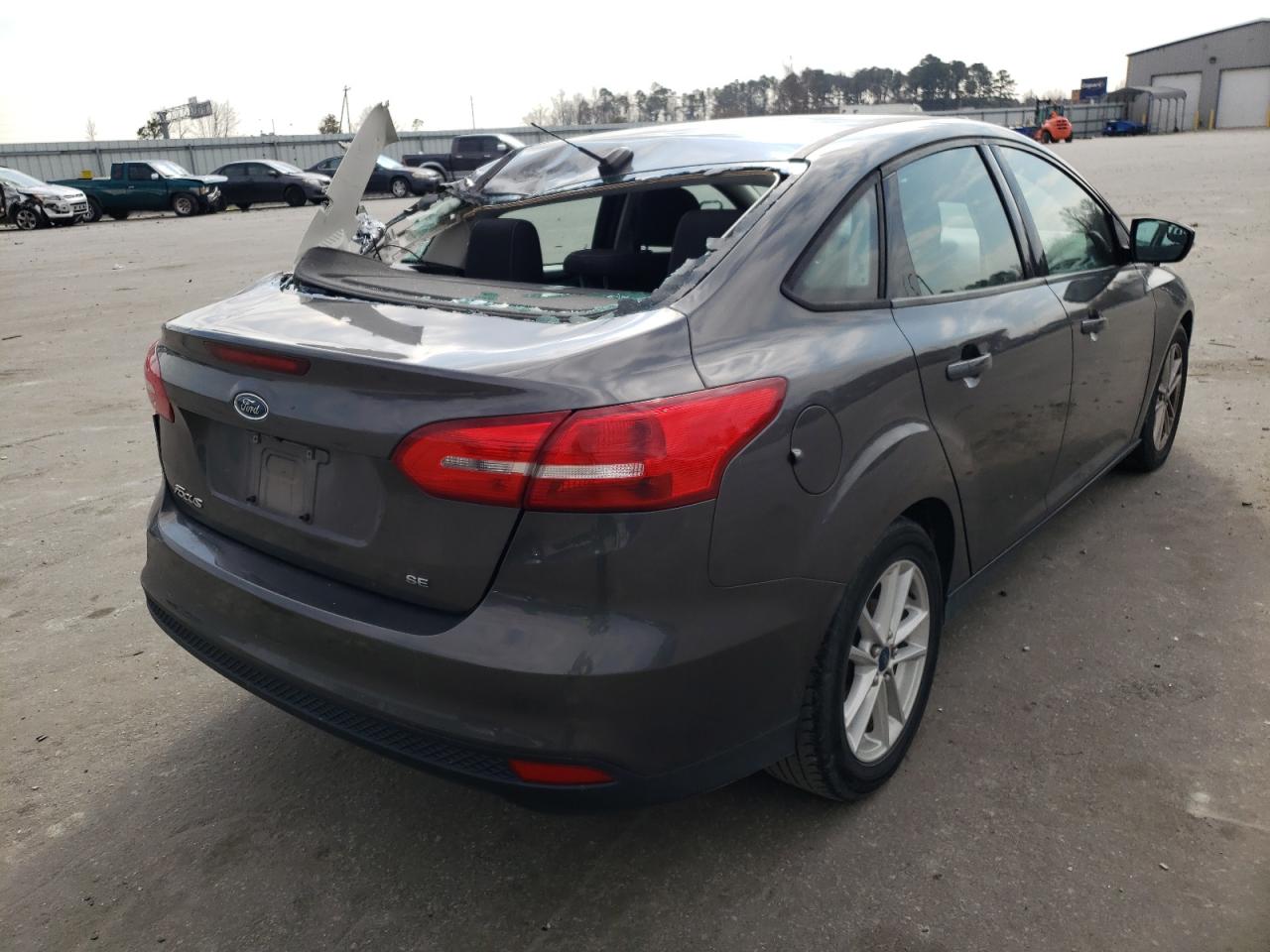 Photo 4 from auction – 2015 FORD FOCUS SE with VIN 1FADP3F22FL330422