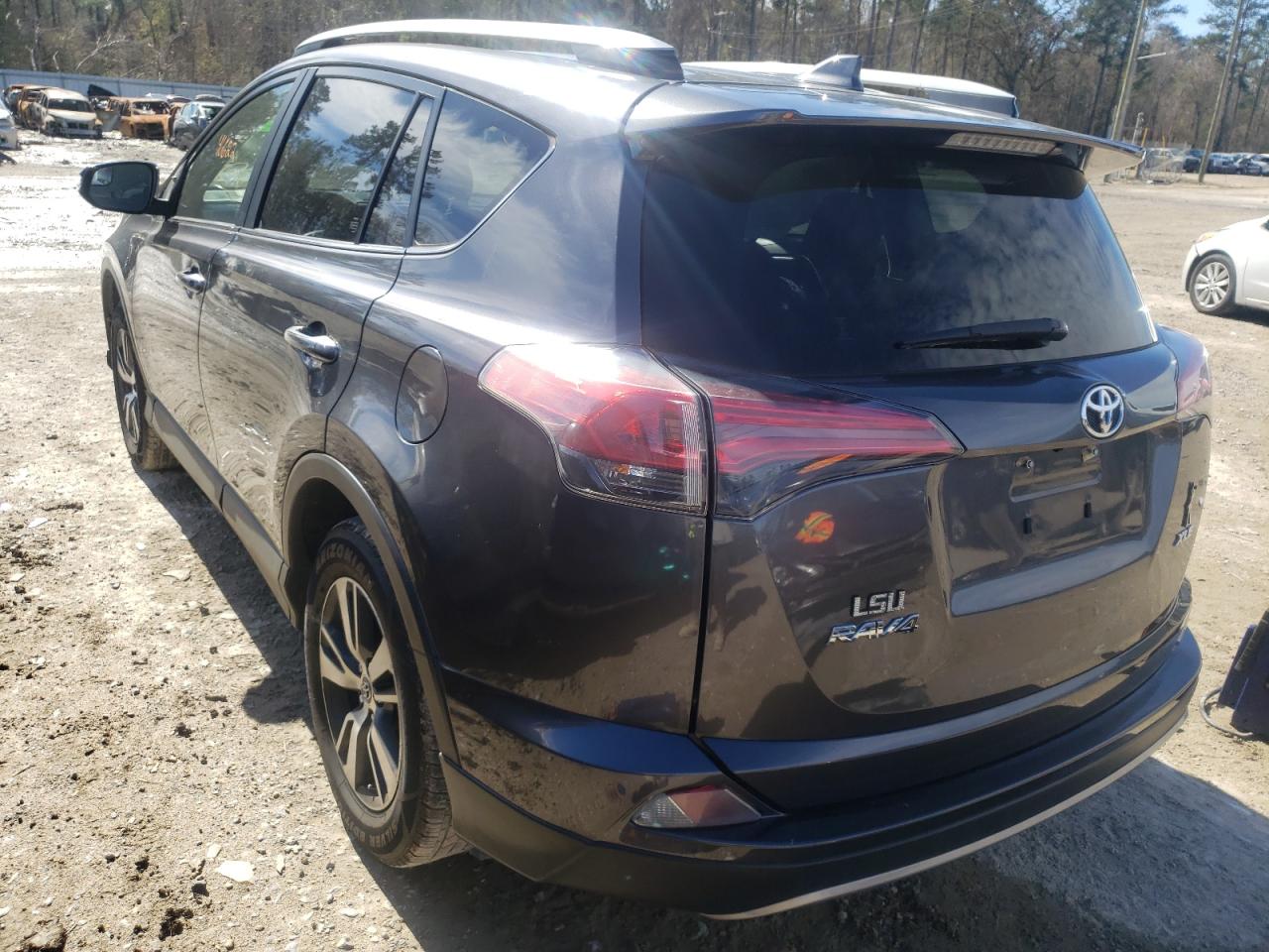 Photo 3 from auction – 2017 TOYOTA RAV4 XLE with VIN JTMWFREV6HJ707496