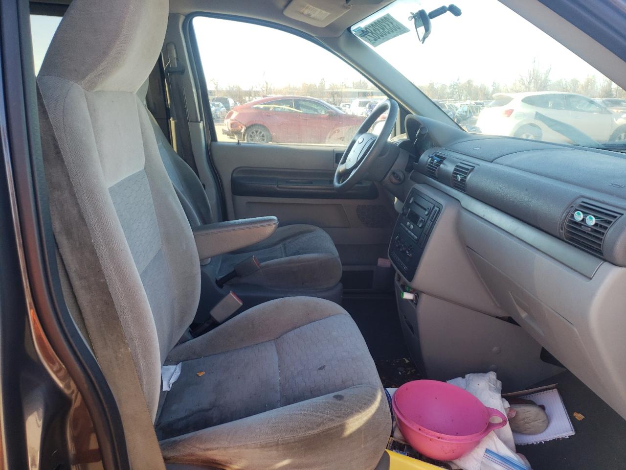 Photo 5 from auction – 2005 FORD FREESTAR S with VIN 2FMZA51615BA03785