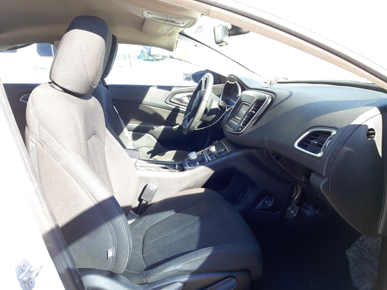 Photo 5 from auction – 2015 CHRYSLER 200 LIMITE with VIN 1C3CCCAB7FN733815