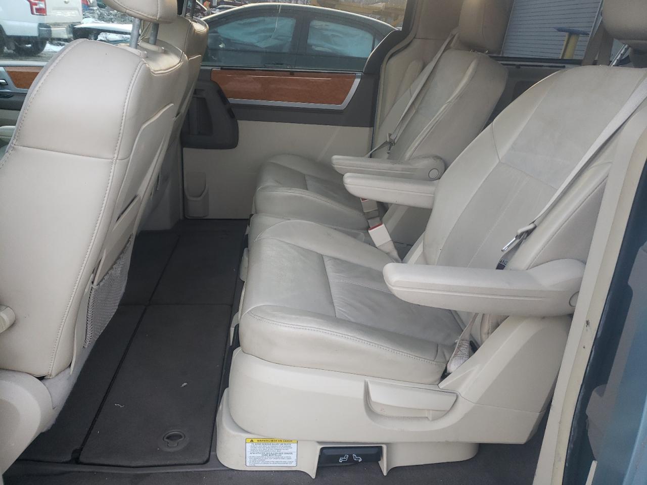 Photo 6 from auction – 2008 CHRYSLER TOWN & COU with VIN 2A8HR64X28R767040
