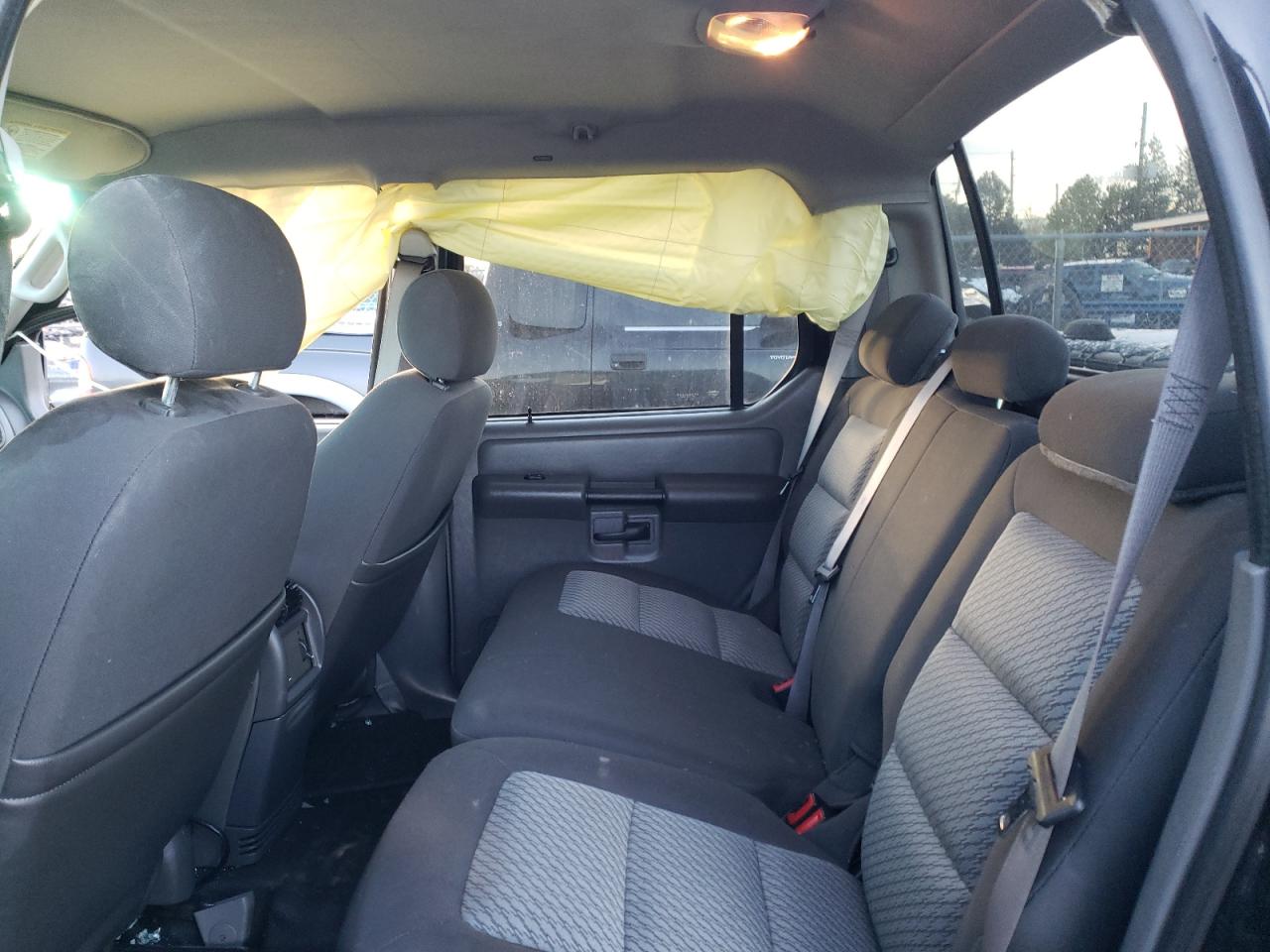Photo 6 from auction – 2005 FORD EXPLORER S with VIN 1FMDU77K35UB93519