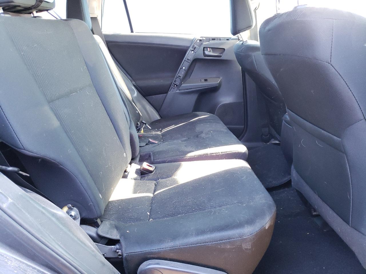 Photo 6 from auction – 2017 TOYOTA RAV4 LE with VIN 2T3BFREV8HW555222