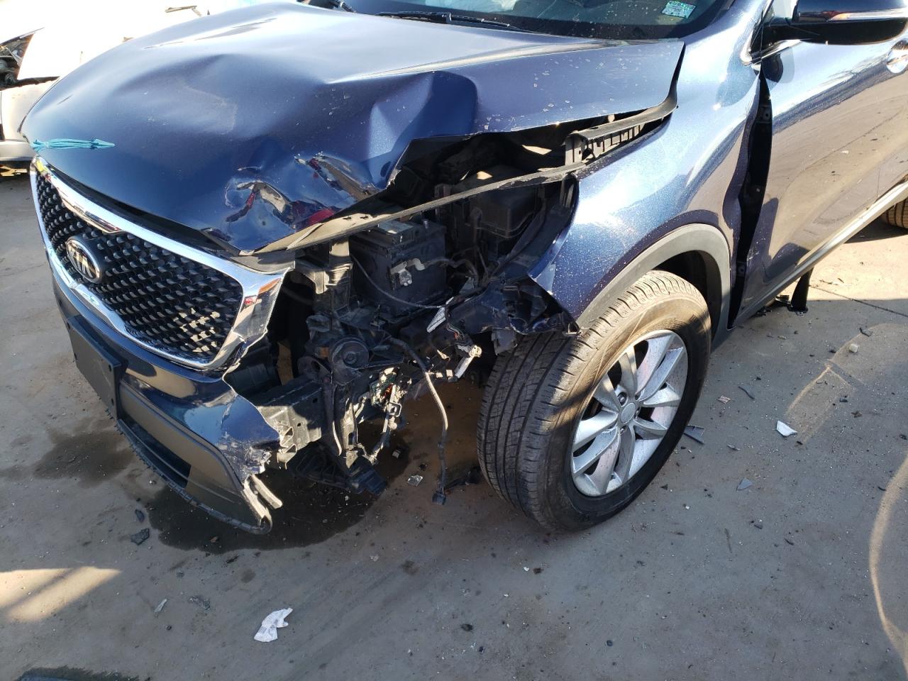 Photo 9 from auction – 2016 KIA SORENTO LX with VIN 5XYPG4A32GG118565