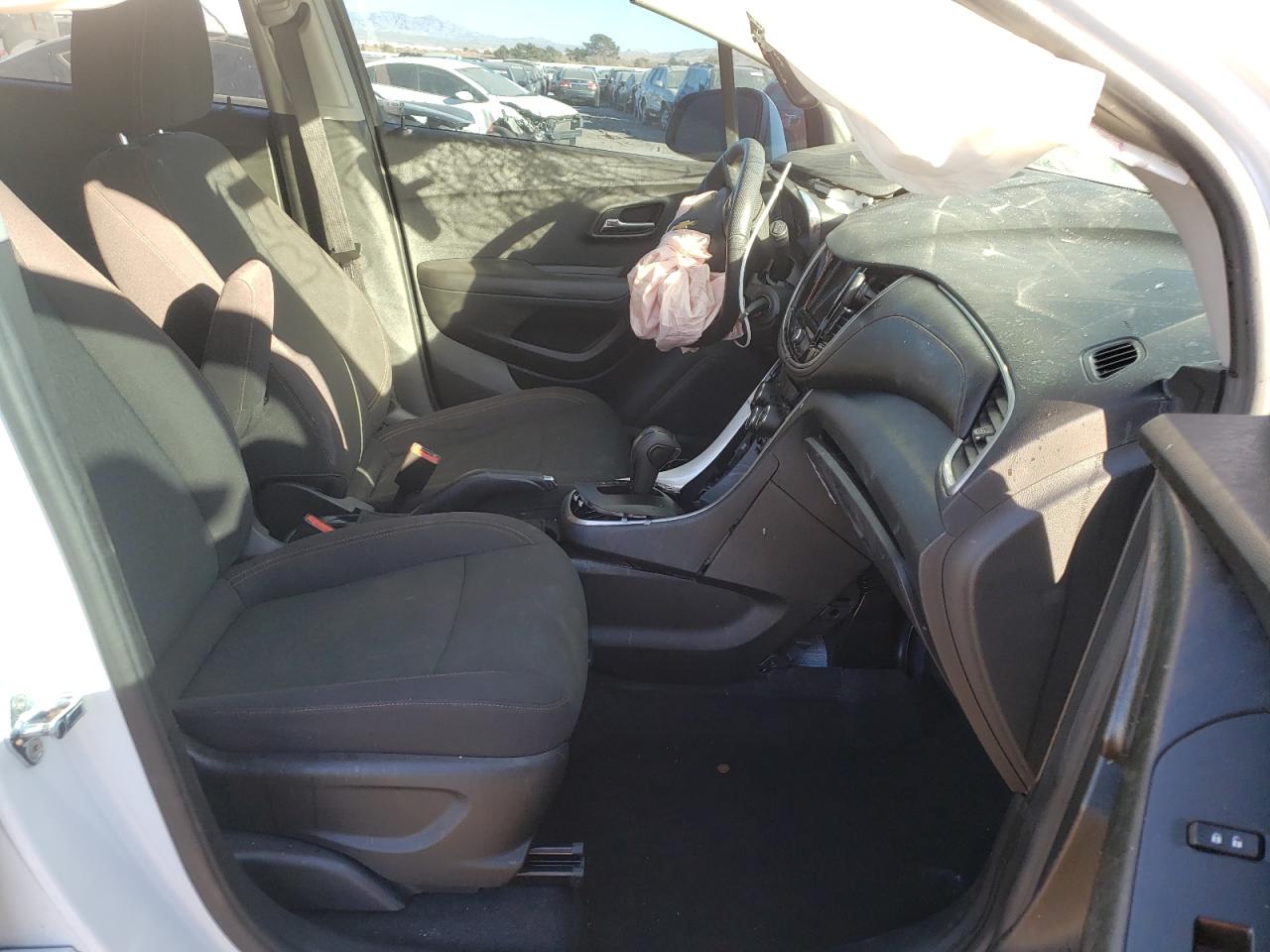 Photo 5 from auction – 2020 CHEVROLET TRAX LS with VIN KL7CJKSB3LB091632