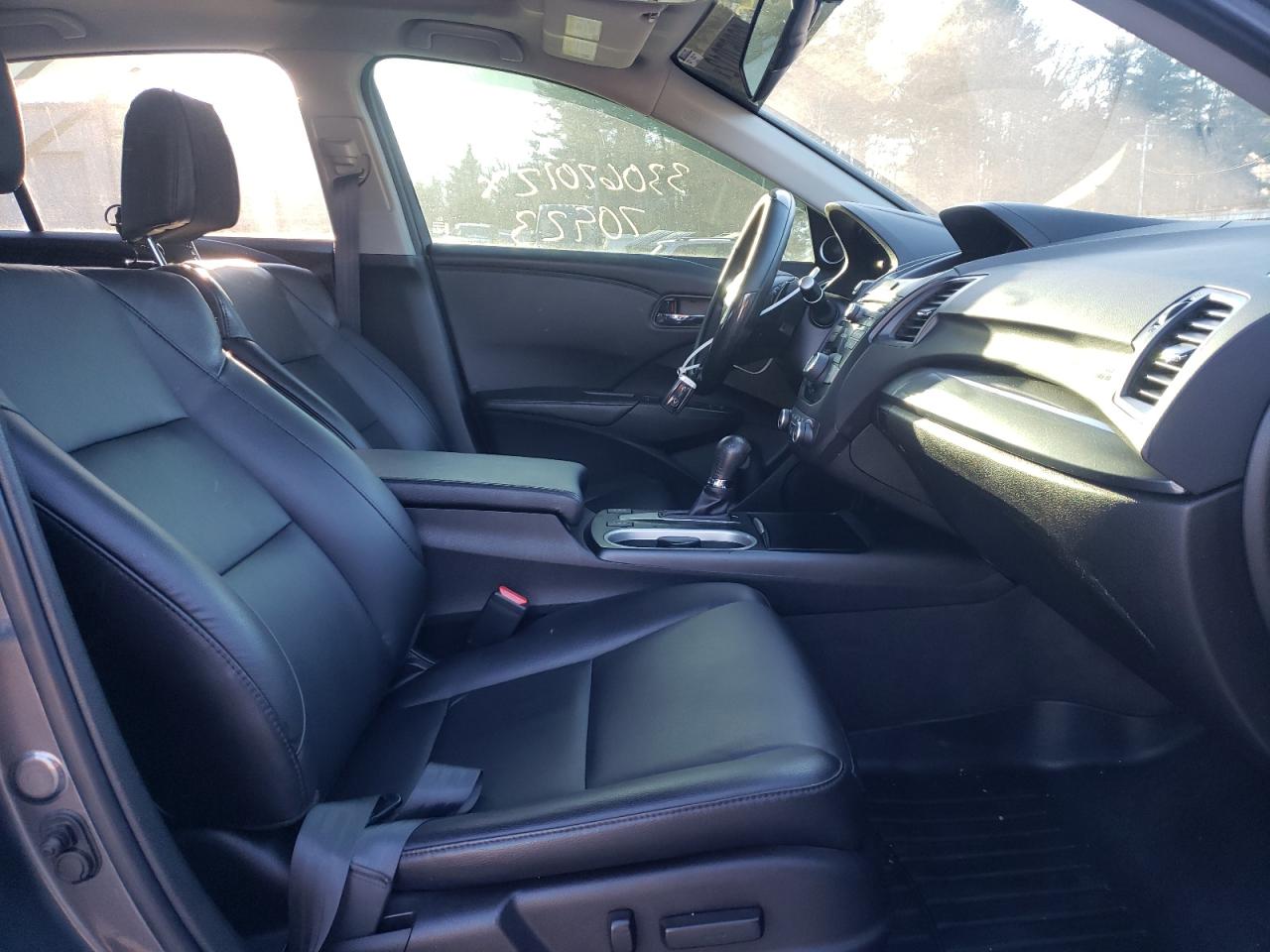 Photo 5 from auction – 2018 ACURA RDX with VIN 5J8TB4H36JL023958