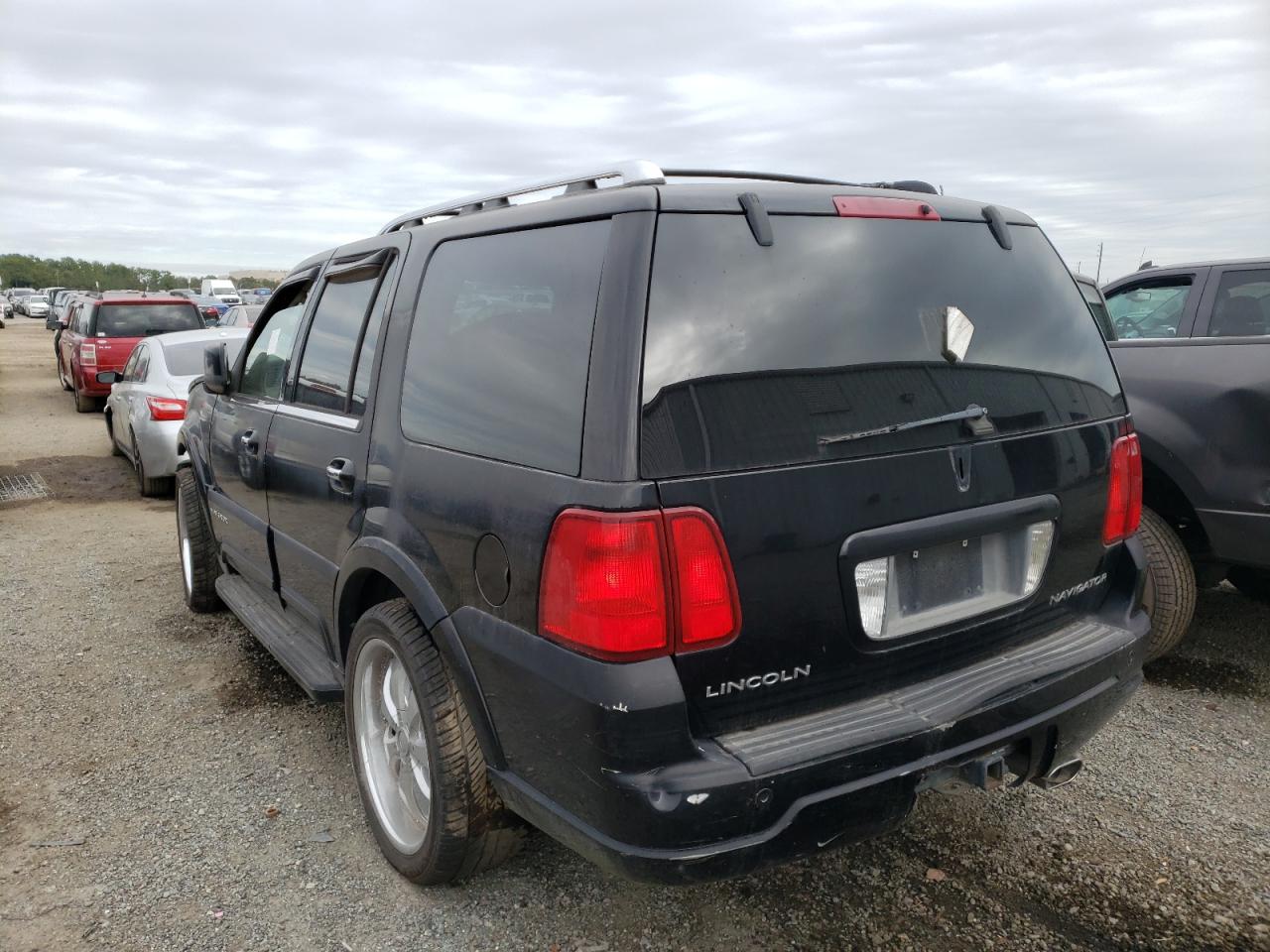 Photo 3 from auction – 2004 LINCOLN NAVIGATOR with VIN 5LMFU27R64LJ20106